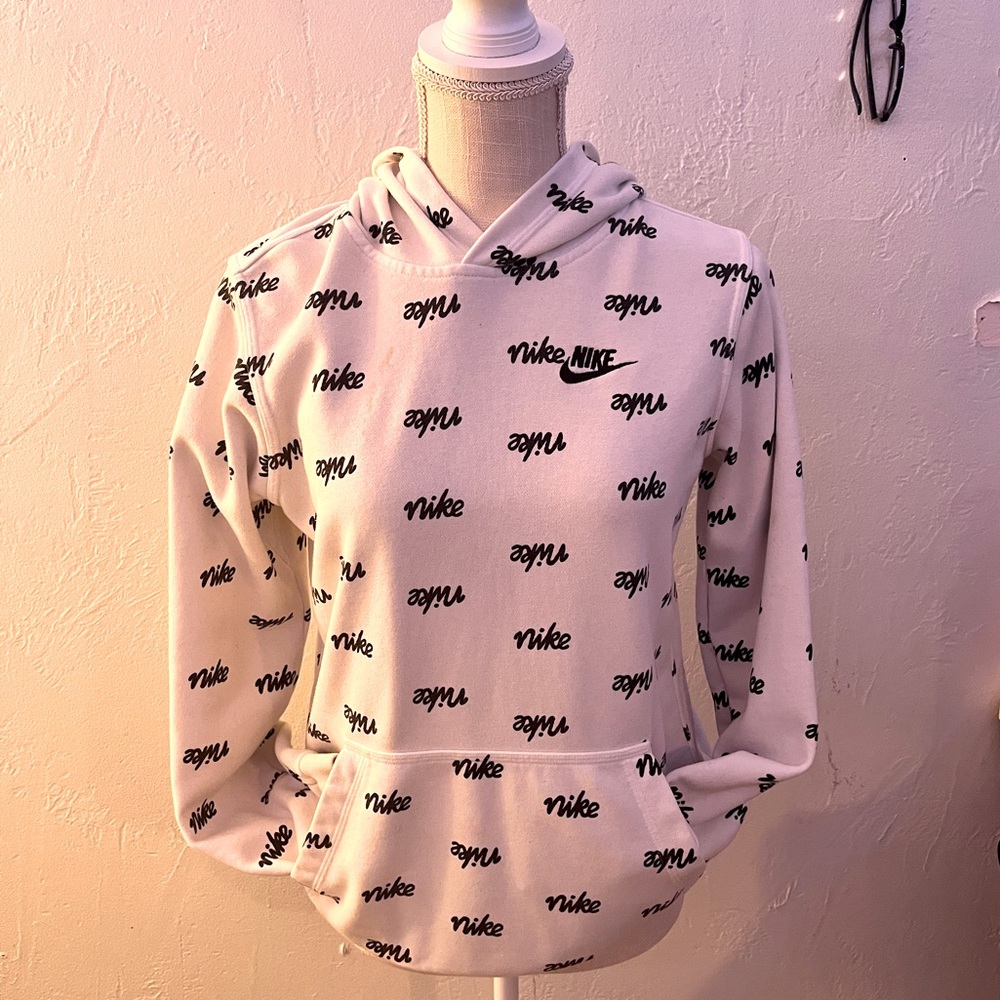 Comfy youth Nike sweater